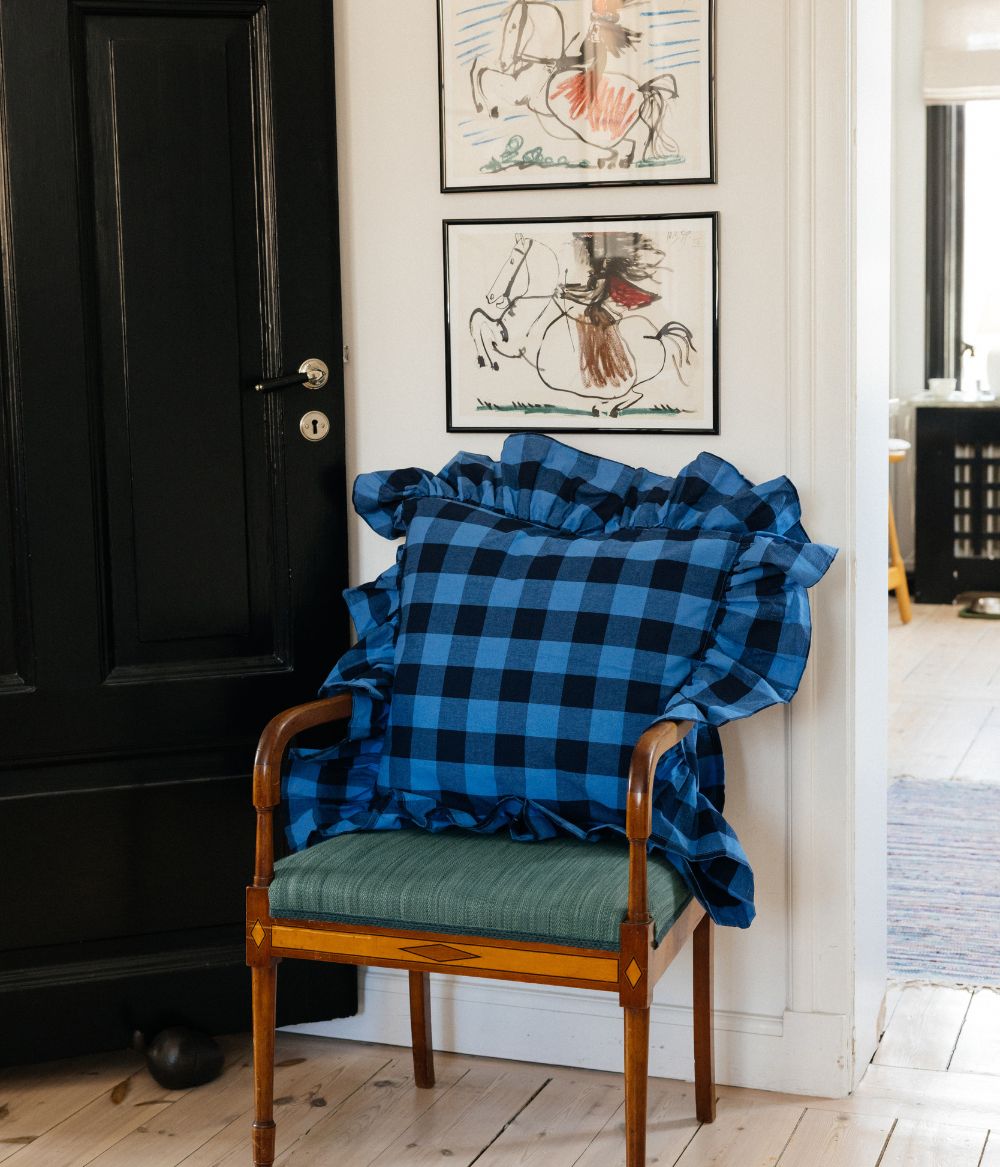 Frill cushion cover blue