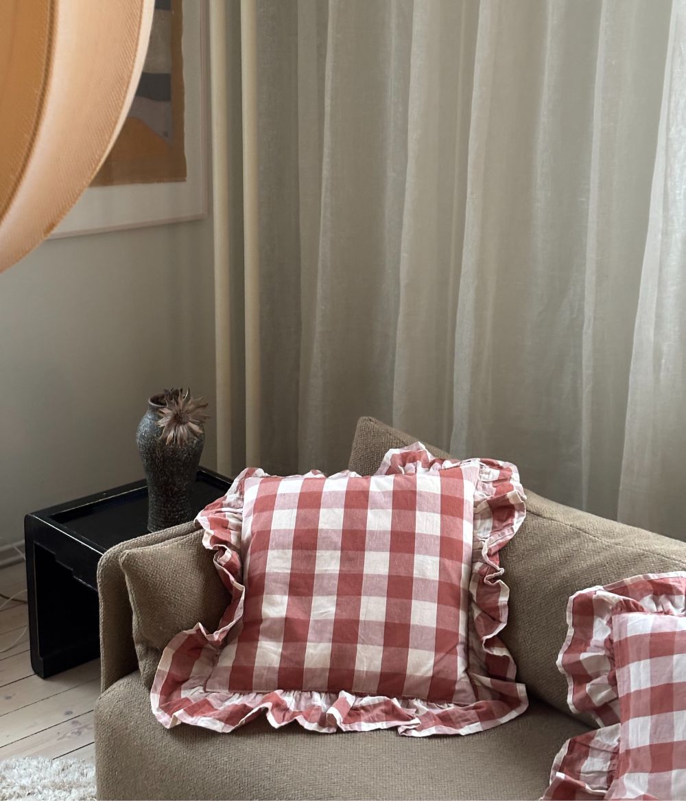 Frill cushion cover Bertel